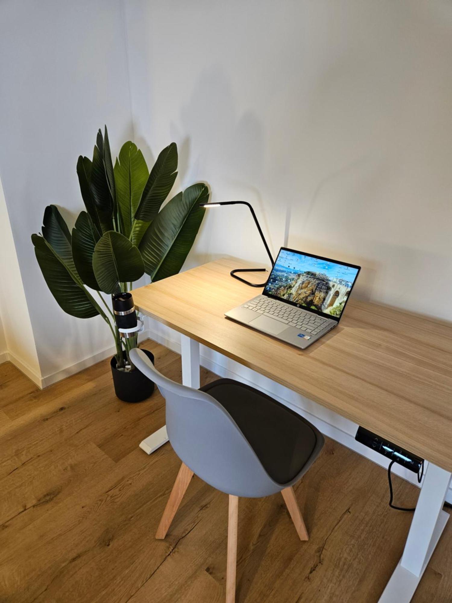 Modern Homes - Voll Ausgestatte Wohnung - Balkon - Hotelbetten - 4K Tv - Wlan Moers Extérieur photo