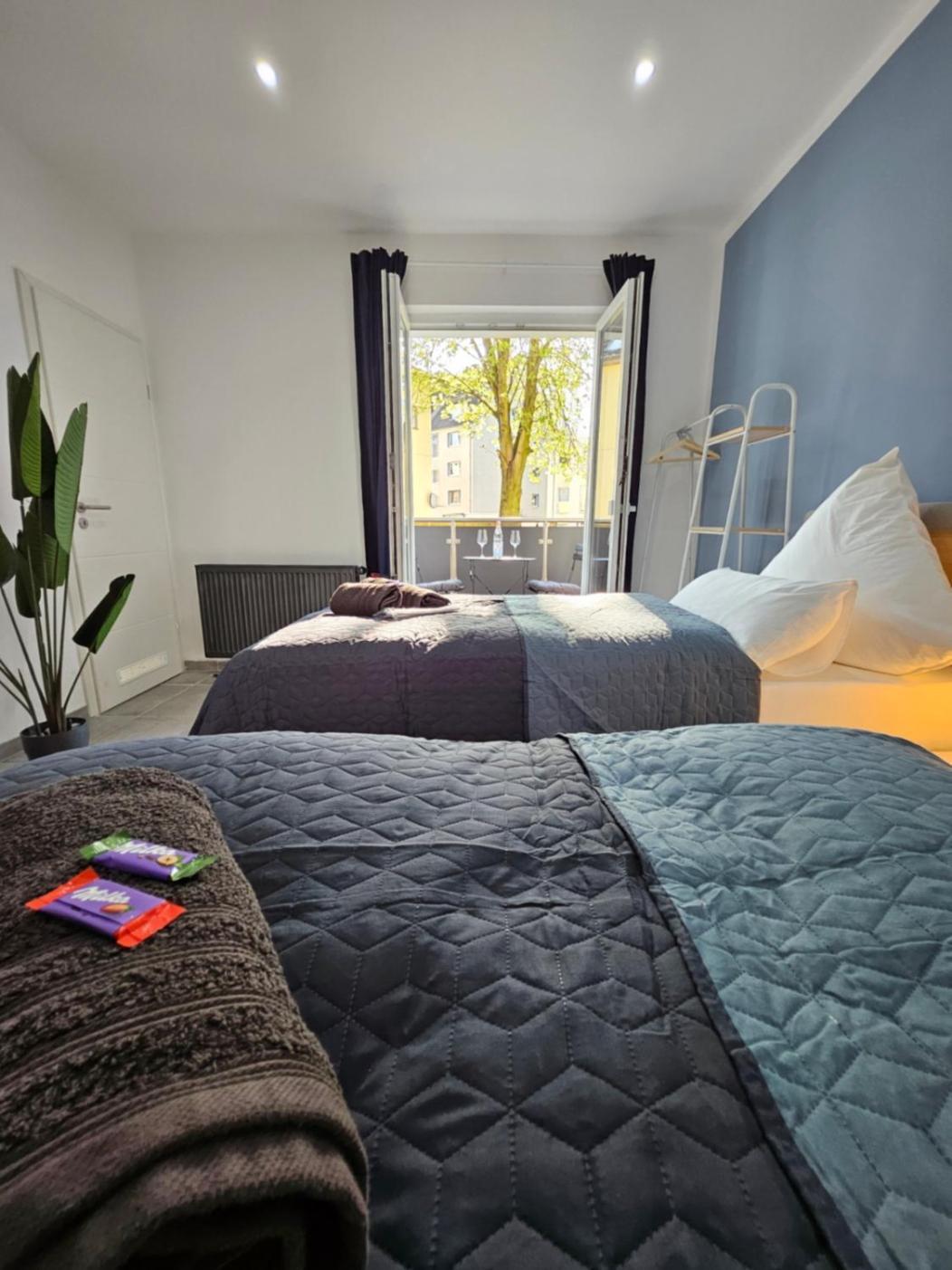 Modern Homes - Voll Ausgestatte Wohnung - Balkon - Hotelbetten - 4K Tv - Wlan Moers Extérieur photo