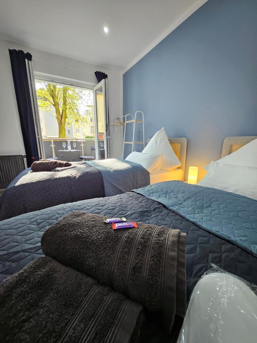 Modern Homes - Voll Ausgestatte Wohnung - Balkon - Hotelbetten - 4K Tv - Wlan Moers Extérieur photo