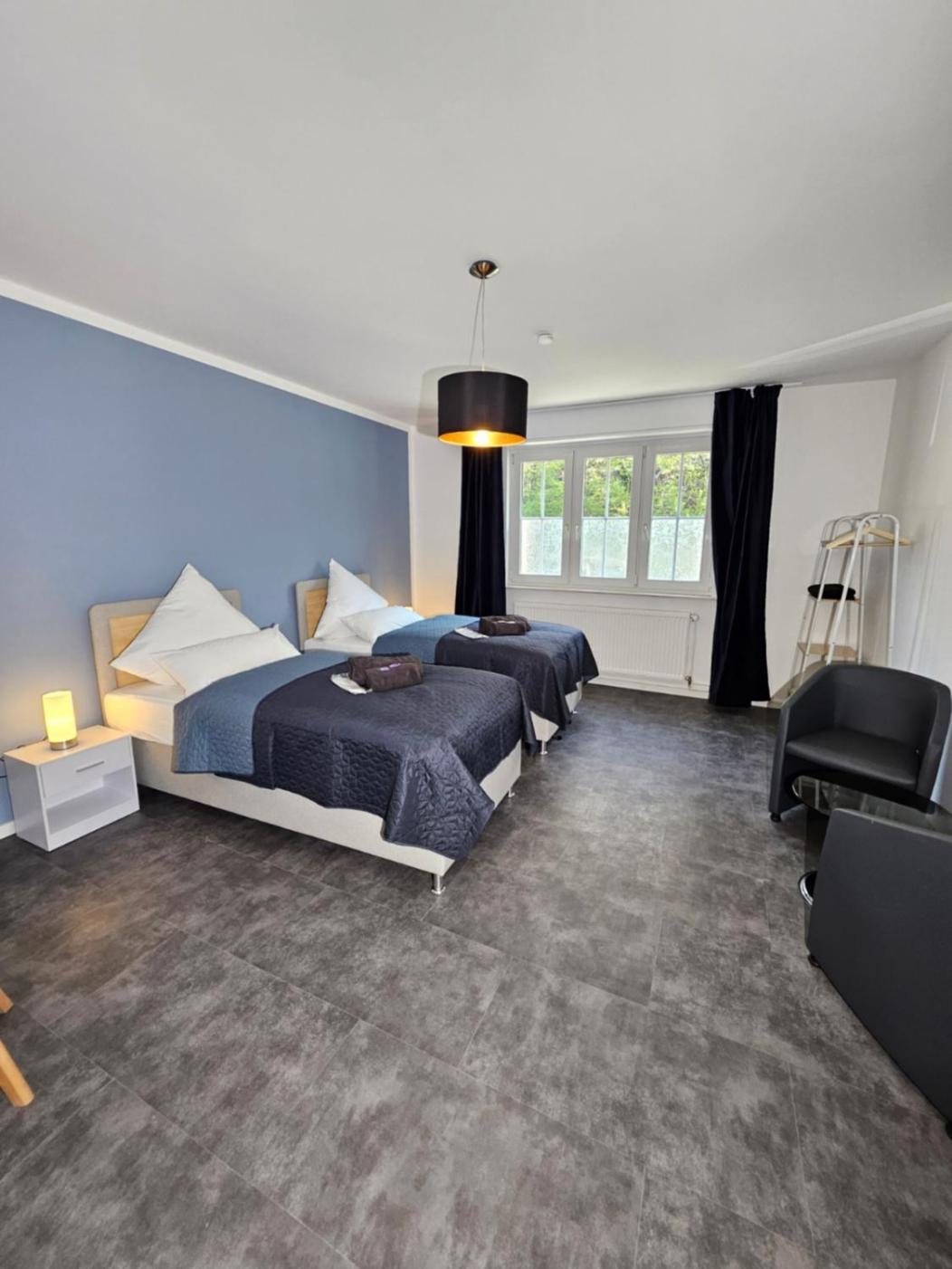 Modern Homes - Voll Ausgestatte Wohnung - Balkon - Hotelbetten - 4K Tv - Wlan Moers Extérieur photo