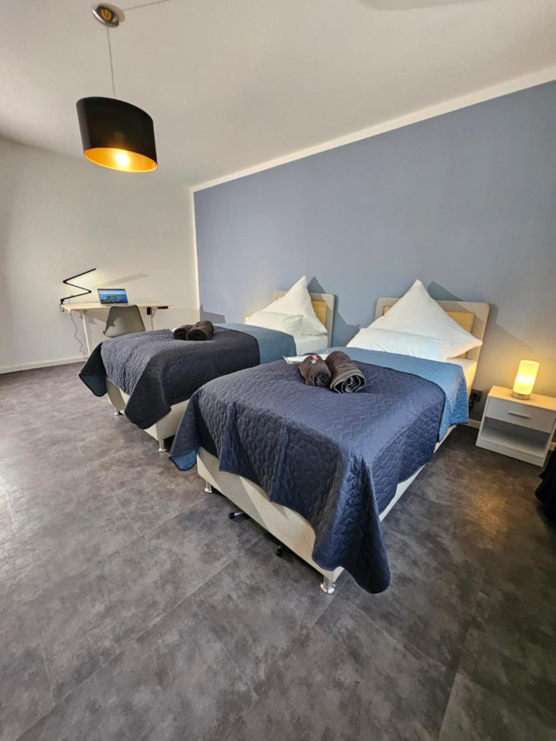Modern Homes - Voll Ausgestatte Wohnung - Balkon - Hotelbetten - 4K Tv - Wlan Moers Extérieur photo