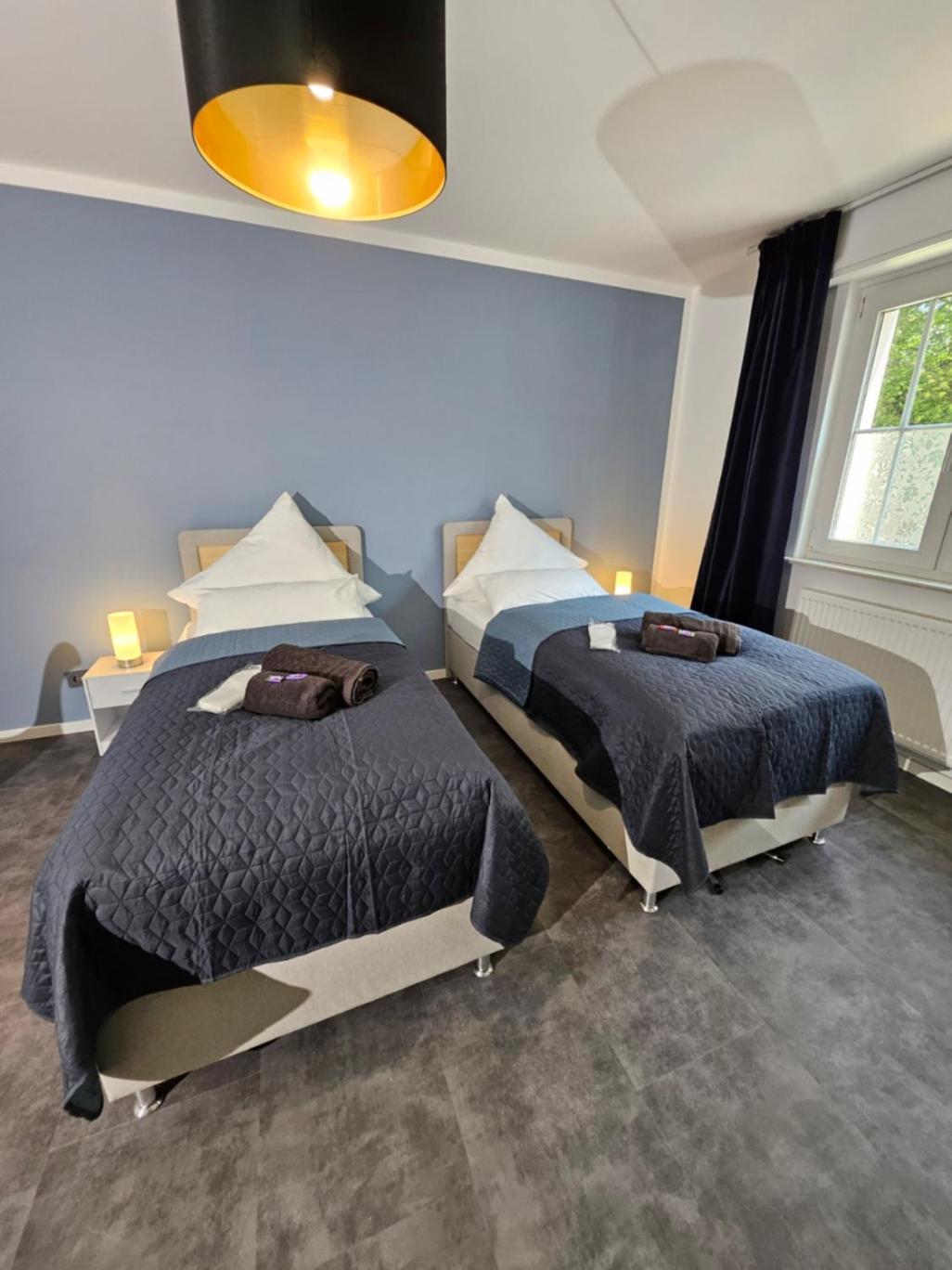 Modern Homes - Voll Ausgestatte Wohnung - Balkon - Hotelbetten - 4K Tv - Wlan Moers Extérieur photo